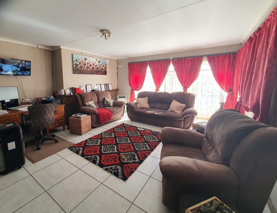 4 Bedroom Property for Sale in Generaal De Wet Free State